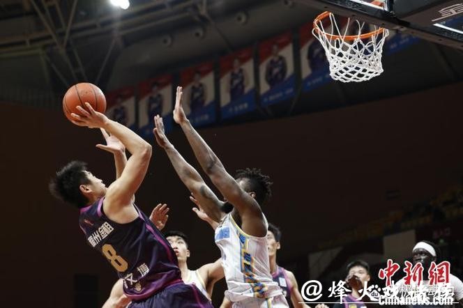CBA常规赛激战:浙江稠州客场73 CBA常规赛激战:浙江稠州客场73